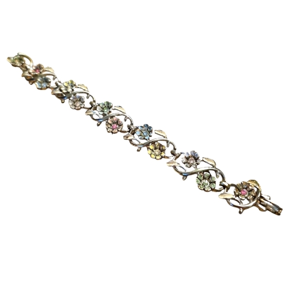 Rare Find,Mid-Century Vintage & Charming Crystal Rhinestone Floral Bracelet. - Picture 6 of 8